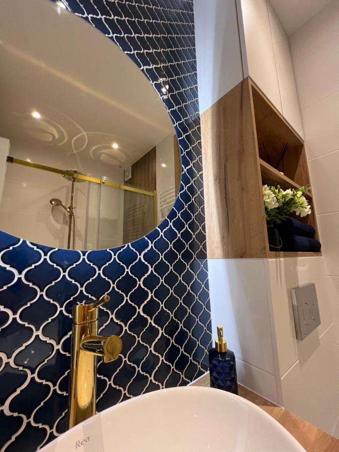 B&W Luxurious Apartment In The Heart Of ヴロツワフ エクステリア 写真
