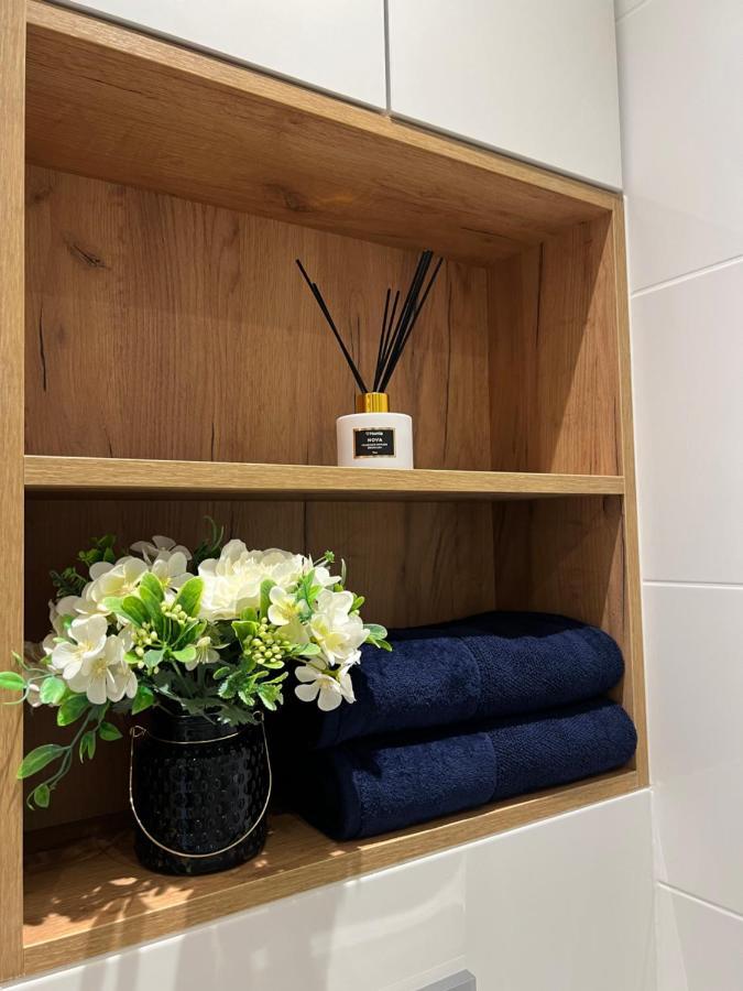 B&W Luxurious Apartment In The Heart Of ヴロツワフ エクステリア 写真