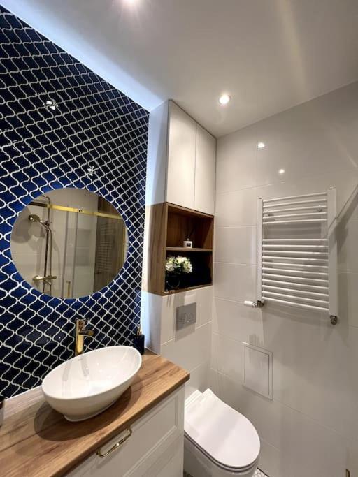 B&W Luxurious Apartment In The Heart Of ヴロツワフ エクステリア 写真